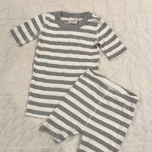 Hanna Andersson Kids Pajama Set in Gray and White Stripes EUC